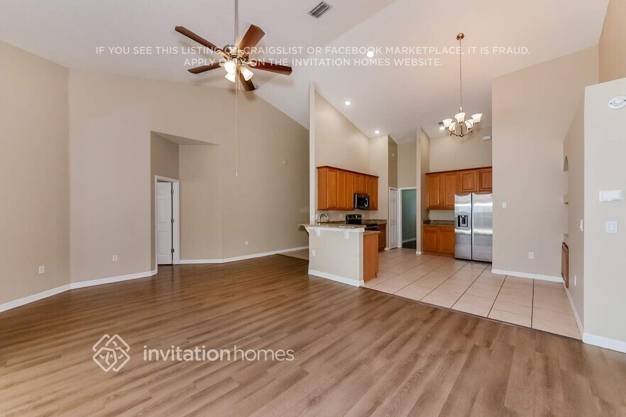 Building Photo - 3960 Woodview Dr