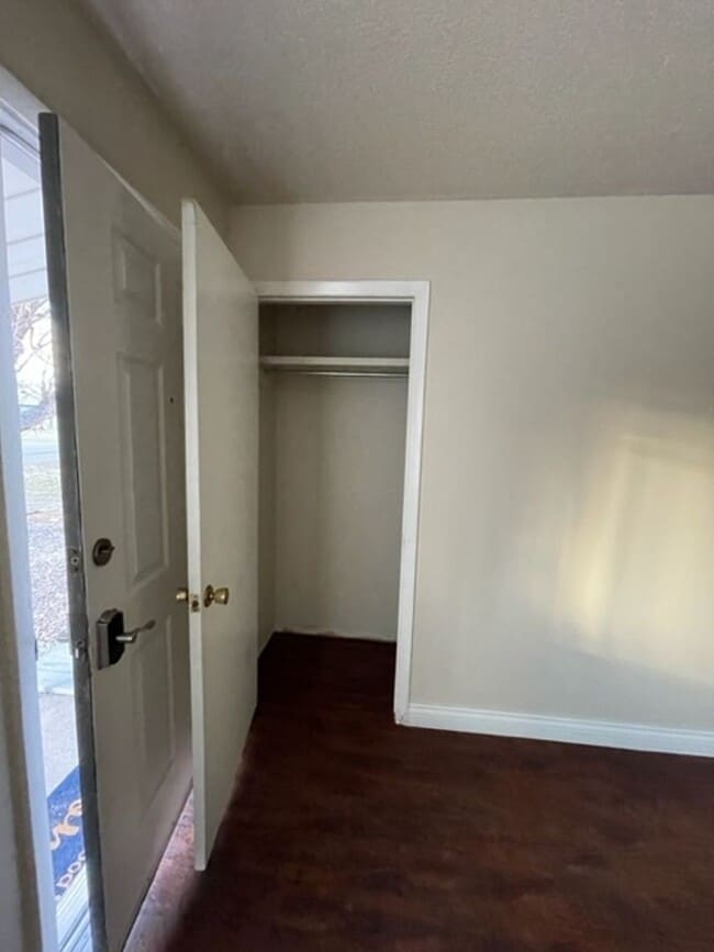 Building Photo - Redlands 3 bed 1.5 bath with yard