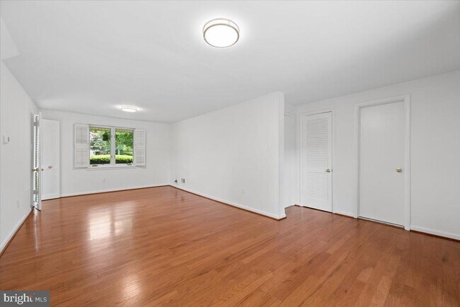Building Photo - 9202 Wilmett Ct