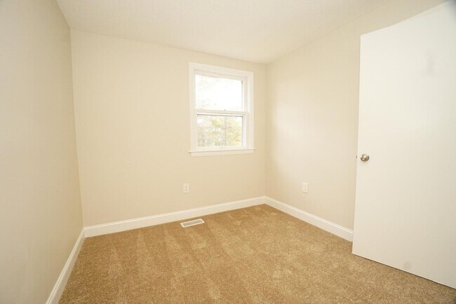Building Photo - 42 Woodfield St