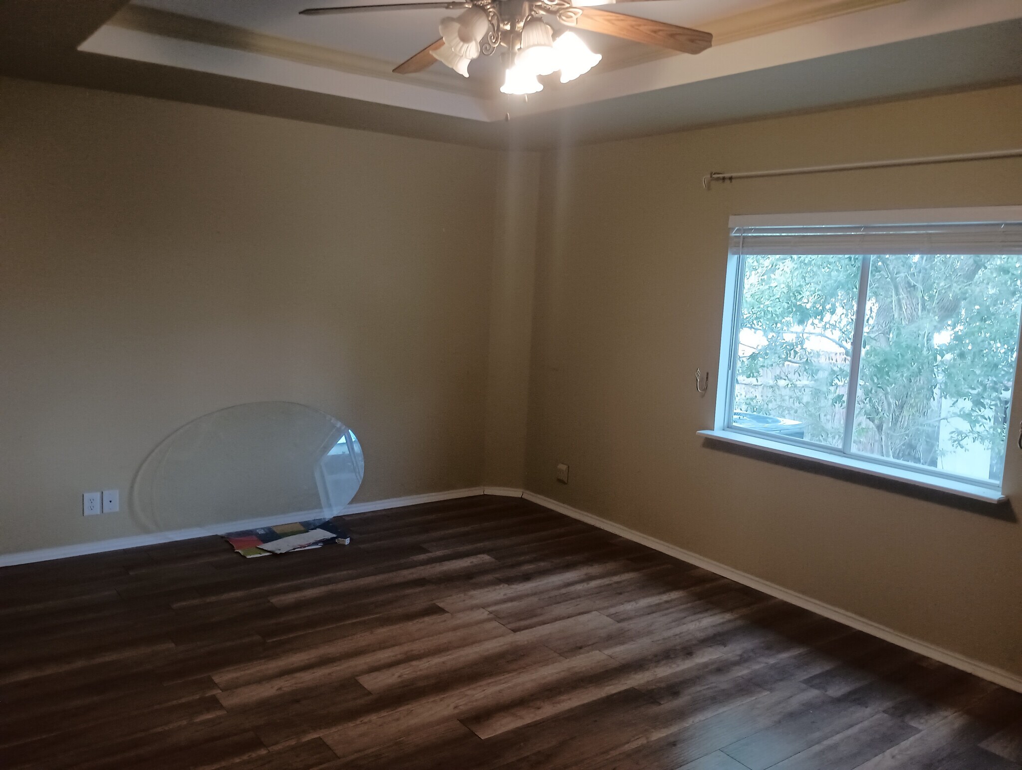 Building Photo - Room in House on Mallow Grove