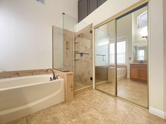 Building Photo - Gorgeous 2-story home in the Green Valley ...