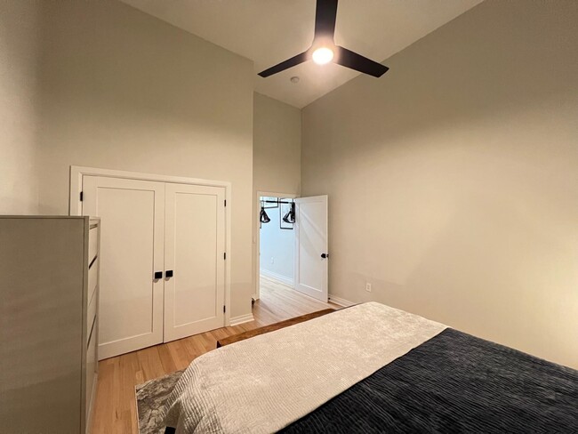 Building Photo - 338 Grove St