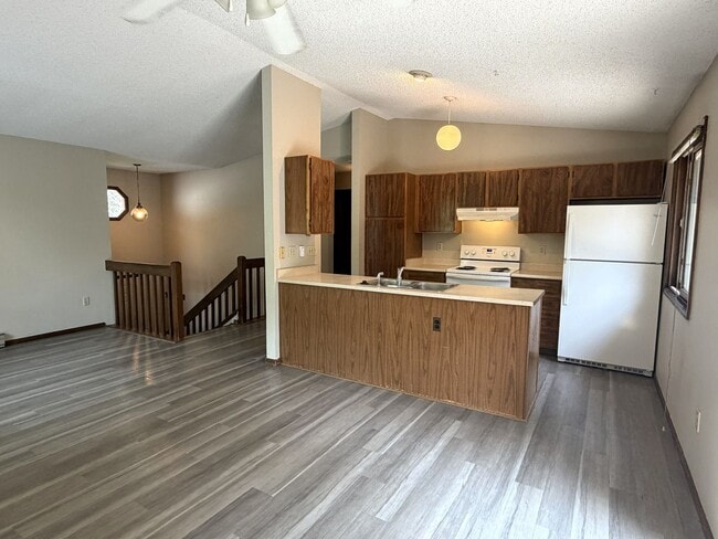Building Photo - 2013 Custer Dr