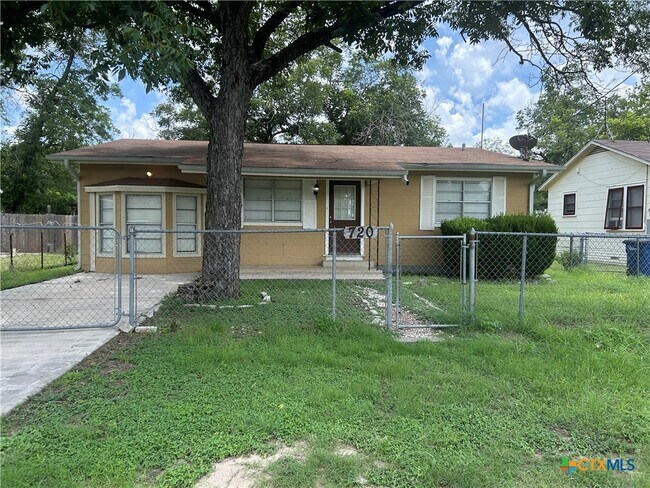 Primary Photo - 720 Albert St
