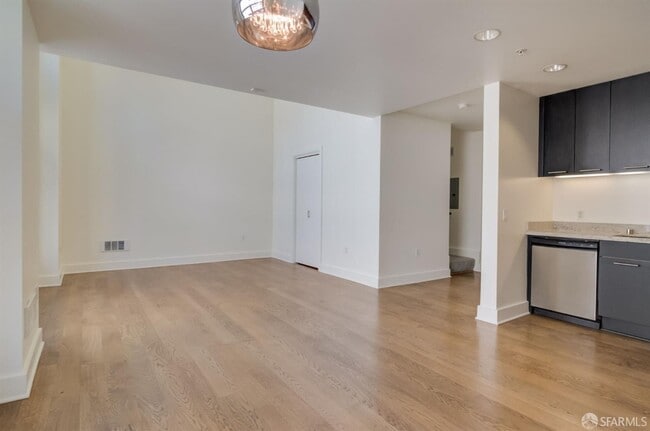 Building Photo - 181 O'Farrell St