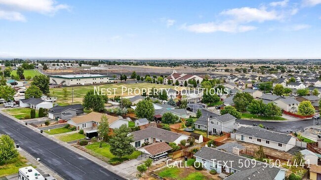 Building Photo - 603 N Crestview Dr