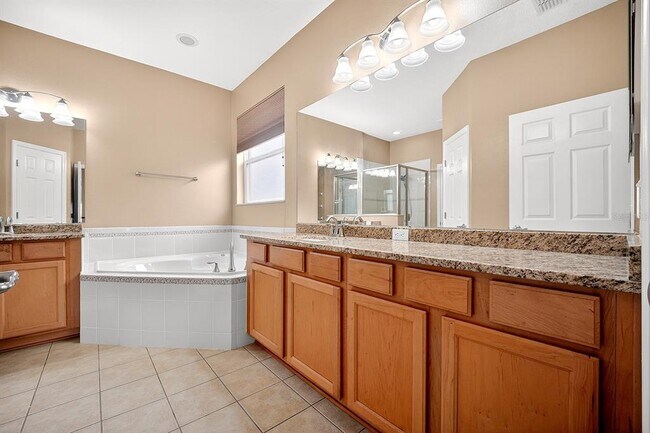 Building Photo - 1374 Lexington Ave