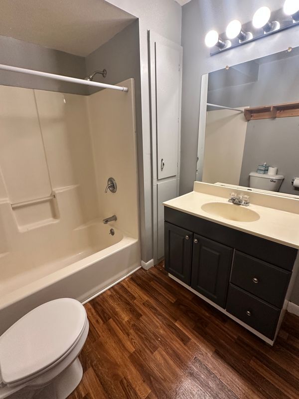 Building Photo - 5854 Hayes Rd