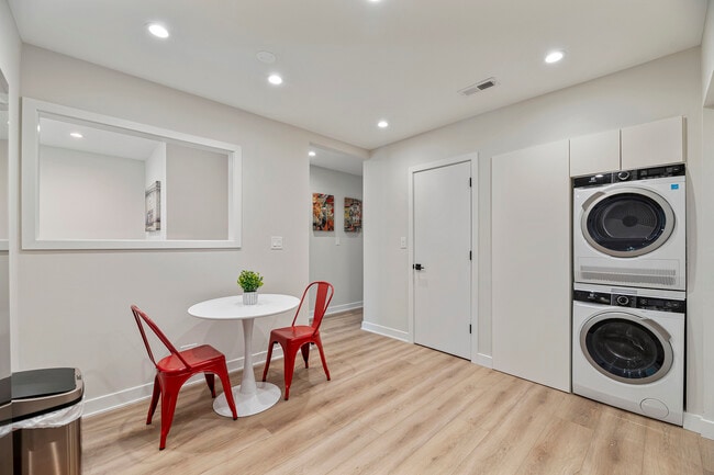 Building Photo - 7109 N Western Ave