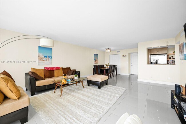 Building Photo - 100 Bayview Dr