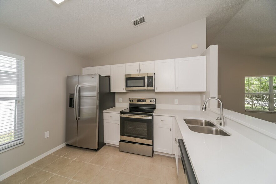 Building Photo - 326 Daniels Pointe Dr