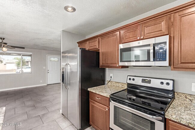 Building Photo - 1708 N Daffodil St