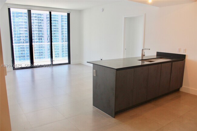 Building Photo - 1010 Brickell Ave