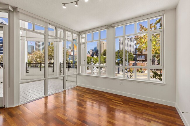 Building Photo - Stunning Marina District 2 Bedroom + a Lof...