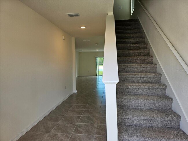 Building Photo - 35711 Sunflower Hl Dr