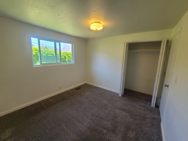 Building Photo - 117 Ranch Dr