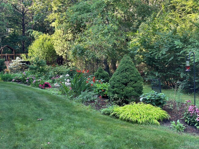 Building Photo - 3 1st Pl