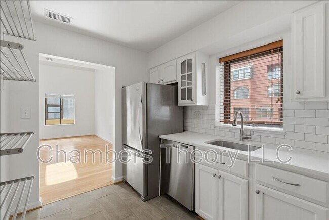 Building Photo - 1020 N Stafford St