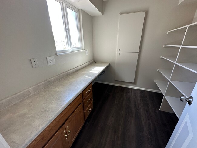 Building Photo - 3 BEDROOM, 2 BATHROOM SINGLE FAMILY HOME LOCATED CLOSE TO PETERSON AFB, SCHRIEVER AFB & FORT CARS...