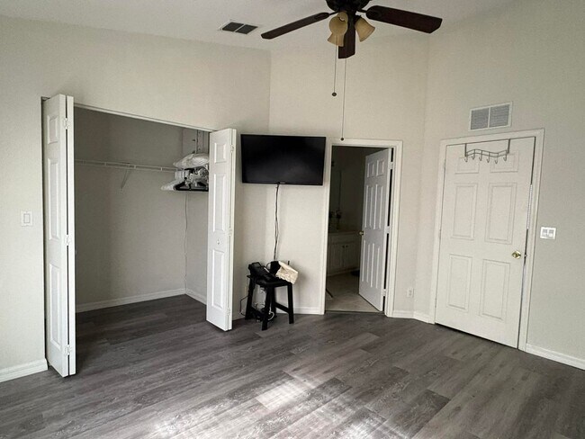 Building Photo - 2/2.5 Townhome in Fort Myers for Rent