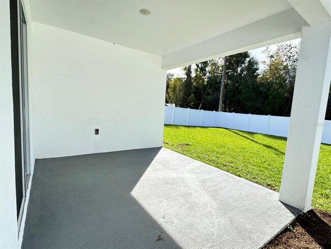 Building Photo - 442 Marion Oaks Course