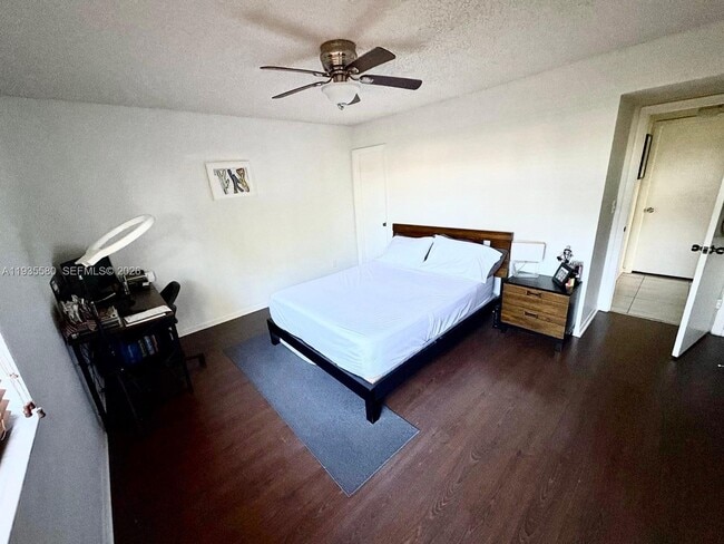 Building Photo - 11216 SW 12th St