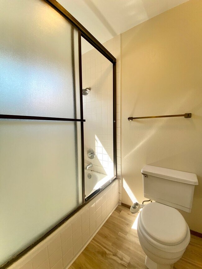 Building Photo - Spacious 4-bedroom home with Bonus Loft located in Union City! – Beautiful Backyard!