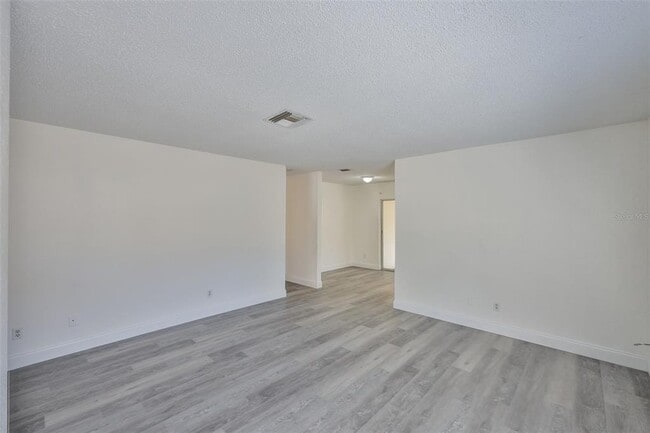 Building Photo - 11507 Valencia Dr