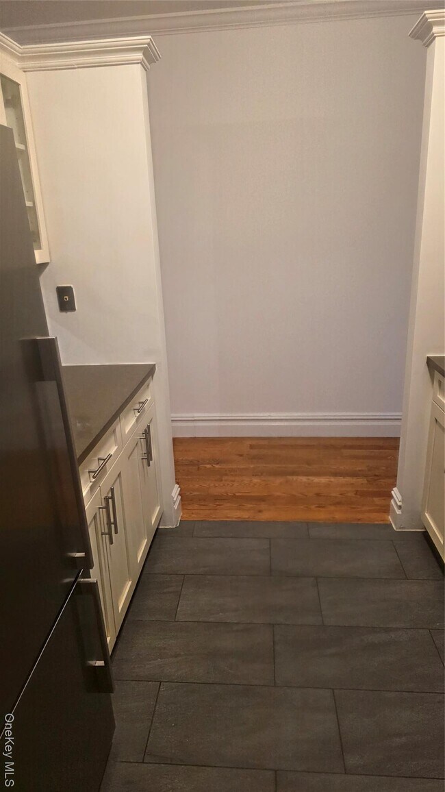 Building Photo - 3 Main St