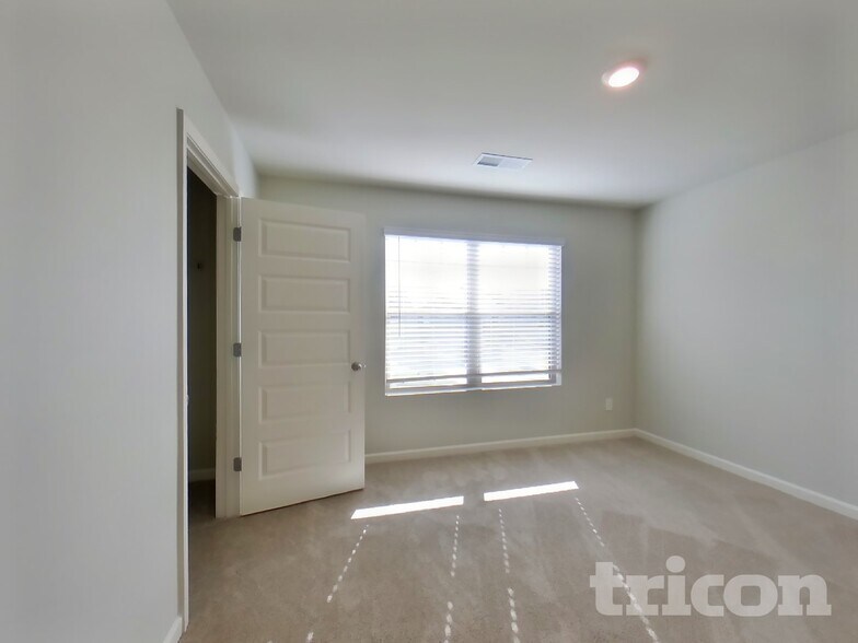 Building Photo - 767 Humphry Dr