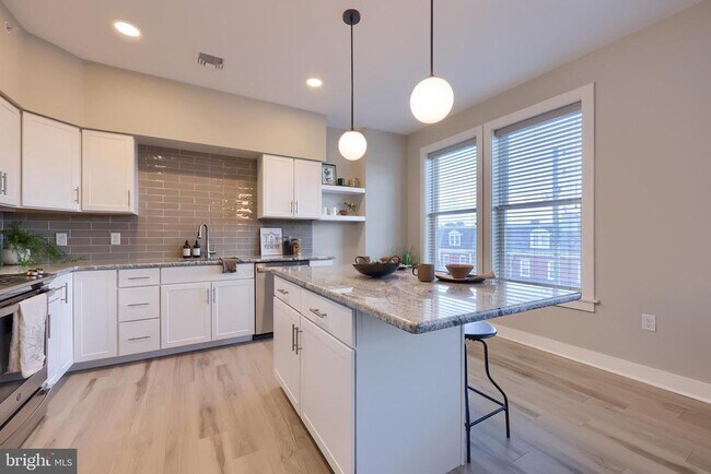 Building Photo - 9-213-UNI9 Jackson Dr