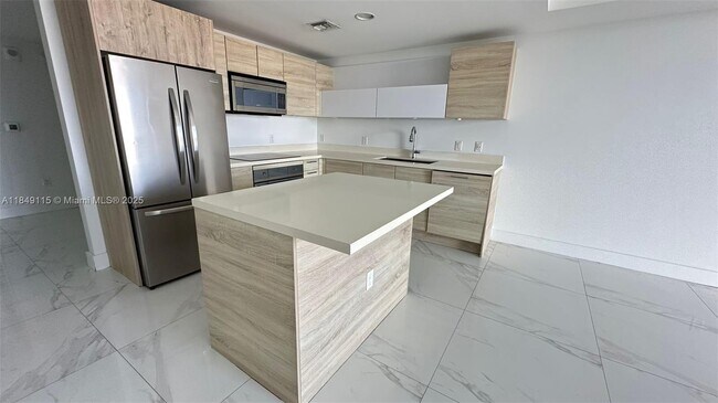 Building Photo - 16385 Biscayne Blvd