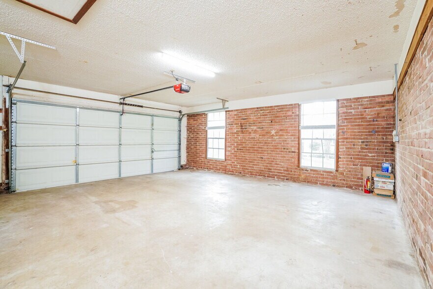 Building Photo - 2677 Aberdeen Ct