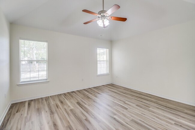 Building Photo - 14081 Oak View Cir