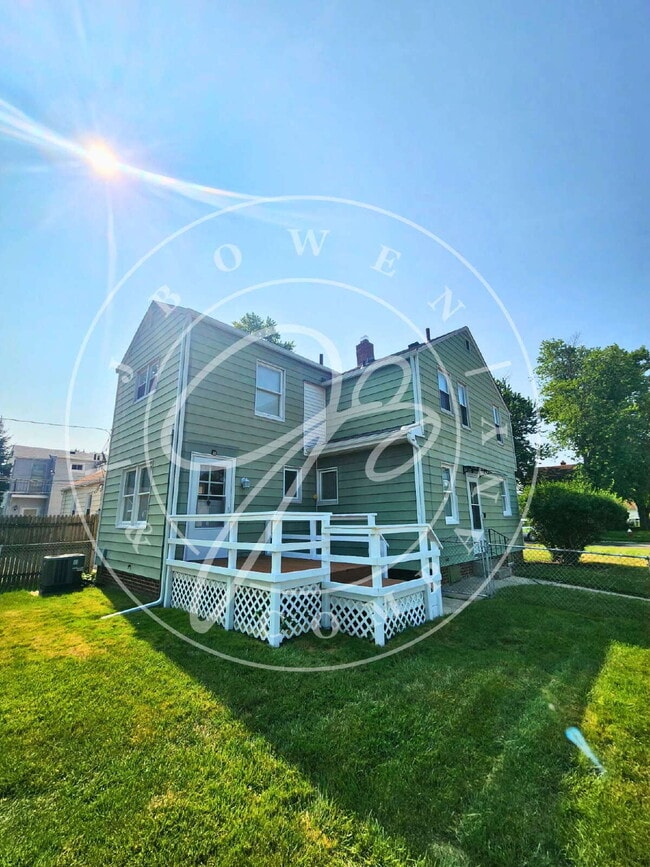 Building Photo - Move-In Ready! Spacious 4–5 Bedroom Home w...