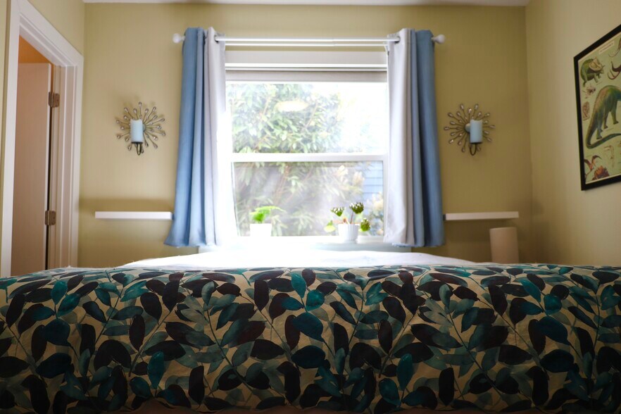 Building Photo - 712 SE 42nd Ave