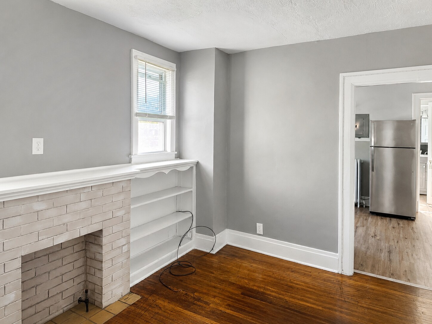 Living room - 346 Parkdale Ave