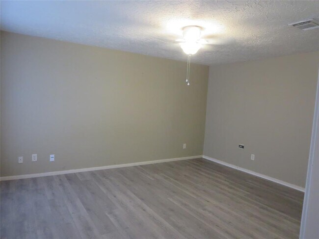 Building Photo - 15715 Gilbertyn Dr