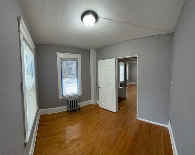 Building Photo - 42-44-44 Narragansett St