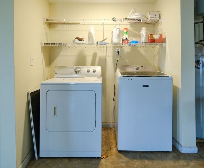 Building Photo - 15 White Street Extension