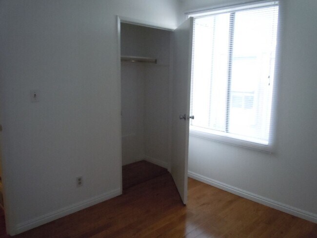 Building Photo - Foothill Condo