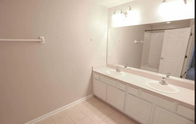 Building Photo - 4213 Highwood Dr