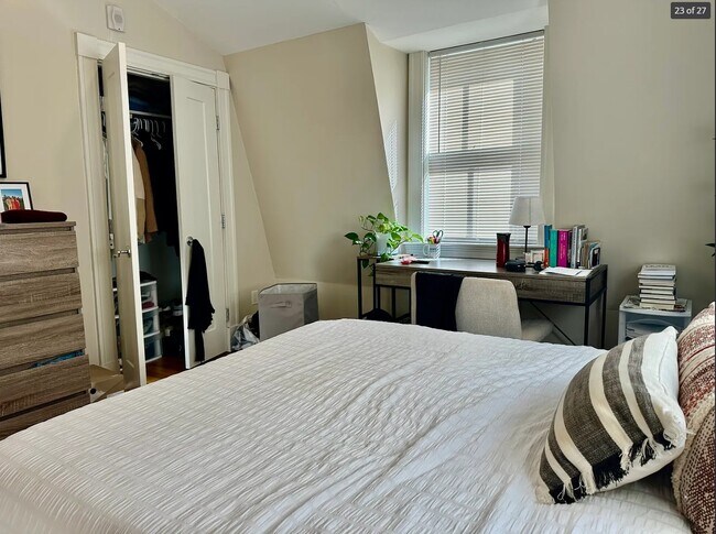 Building Photo - 470 Green St