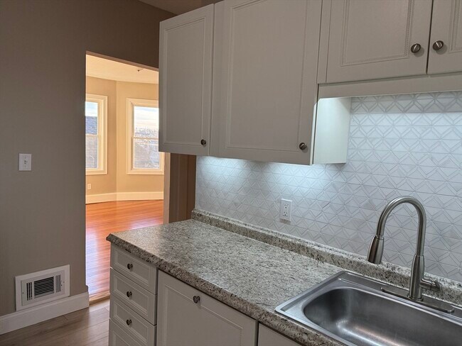 Building Photo - 630 Metropolitan Ave