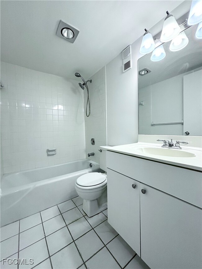 Building Photo - 2264 Winkler Ave