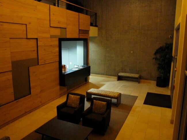 Building Photo - 311 Oak St