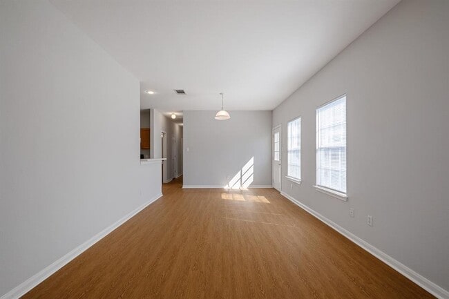 Building Photo - 2300 S Bagdad Rd