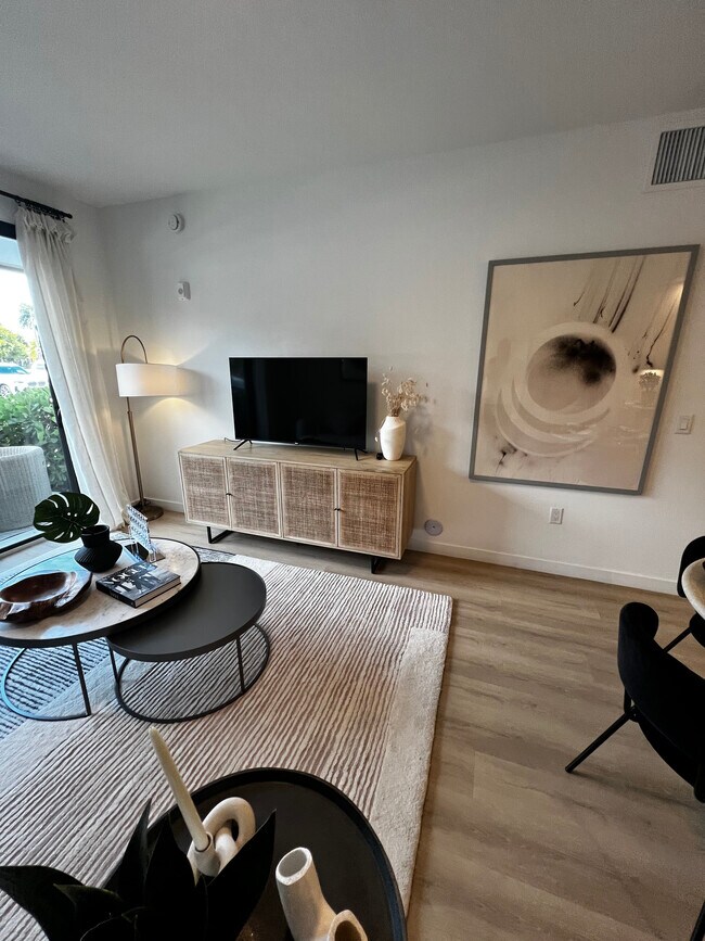 Building Photo - 572 S Biscayne River Dr