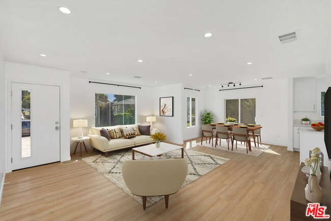 Building Photo - 7823 Kenyon Ave